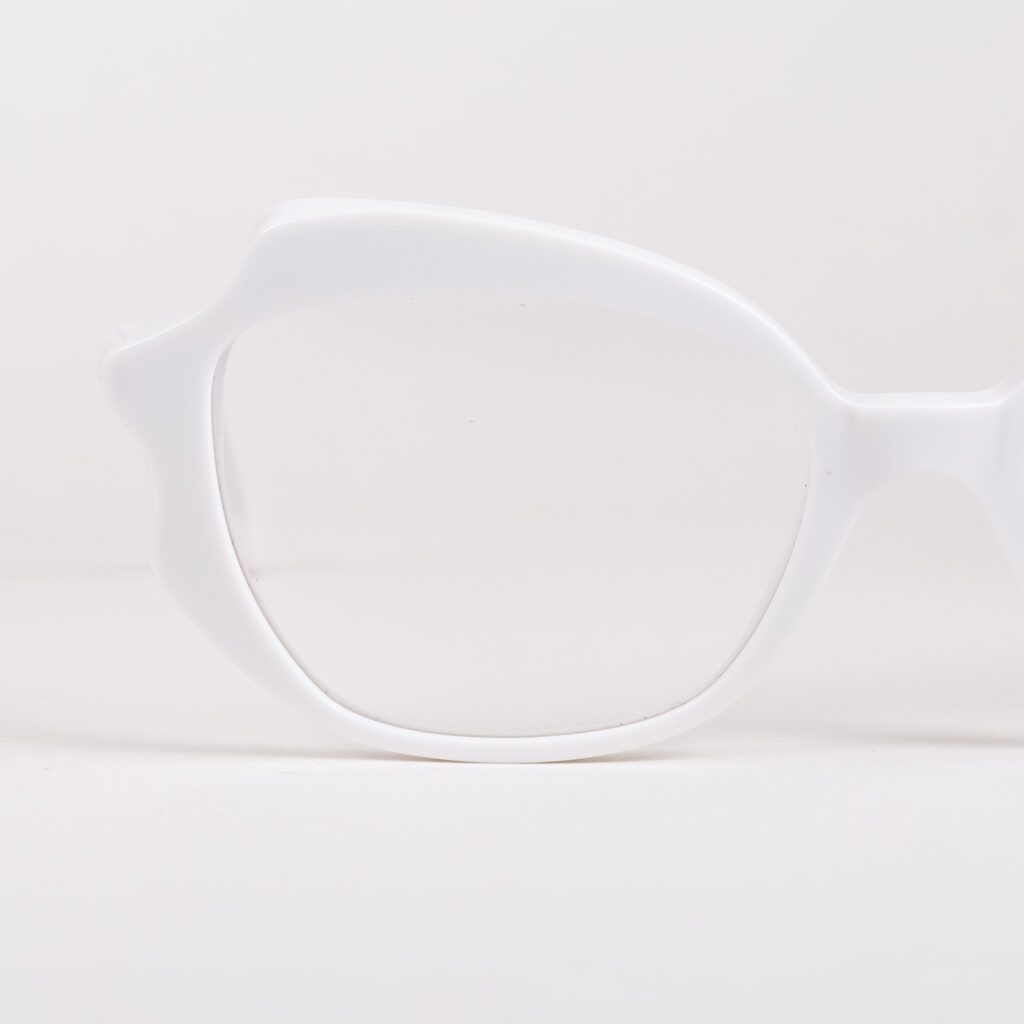 białe okulary damskie – białe oprawki okularowe