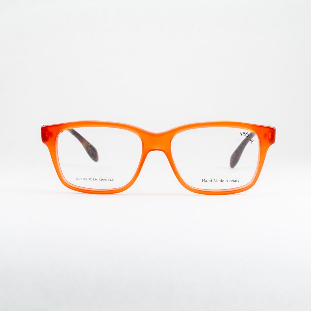 pomarańczowe oprawki do okularów Alexander McQueen modne na jesień